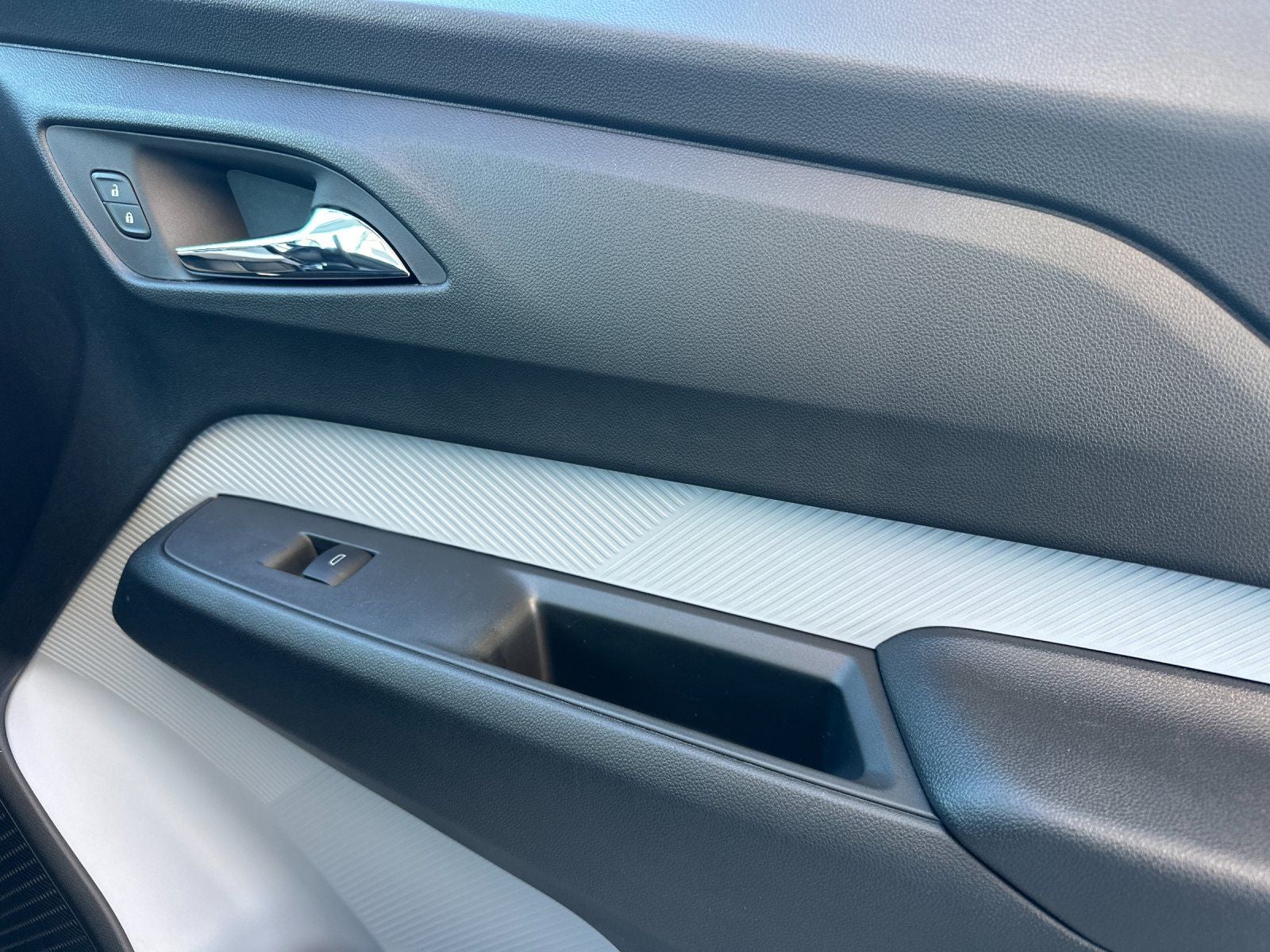 2027 Chevrolet Bolt EV LT