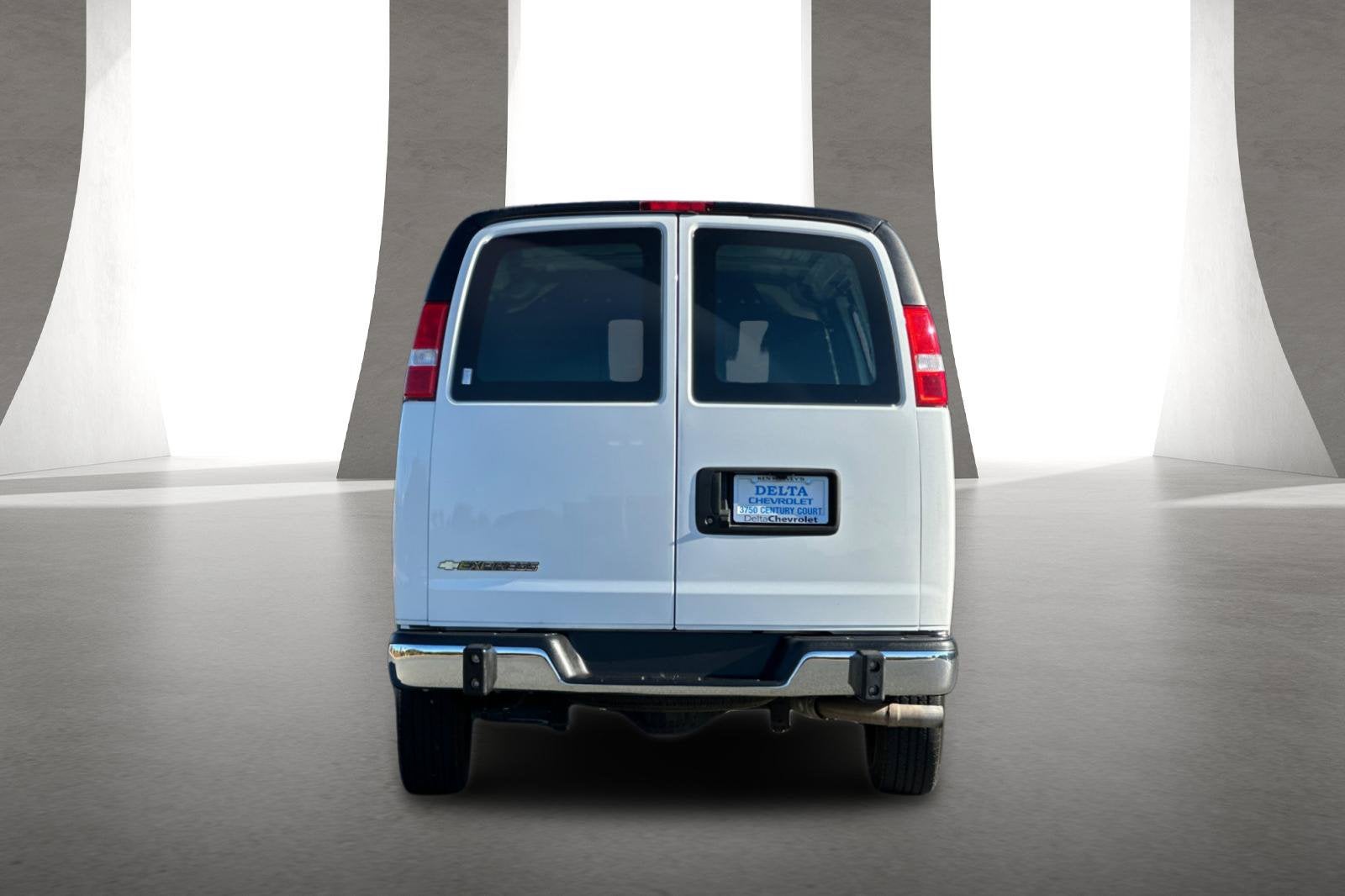 2025 Chevrolet Express Cargo WT