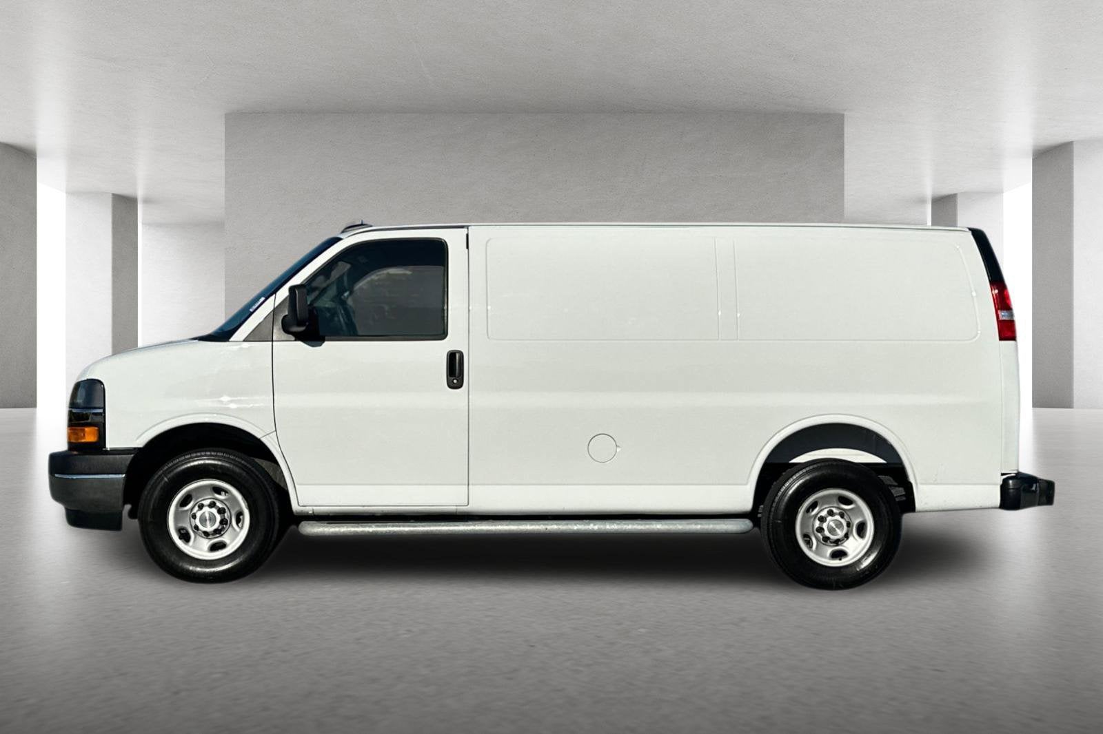 2025 Chevrolet Express Cargo WT