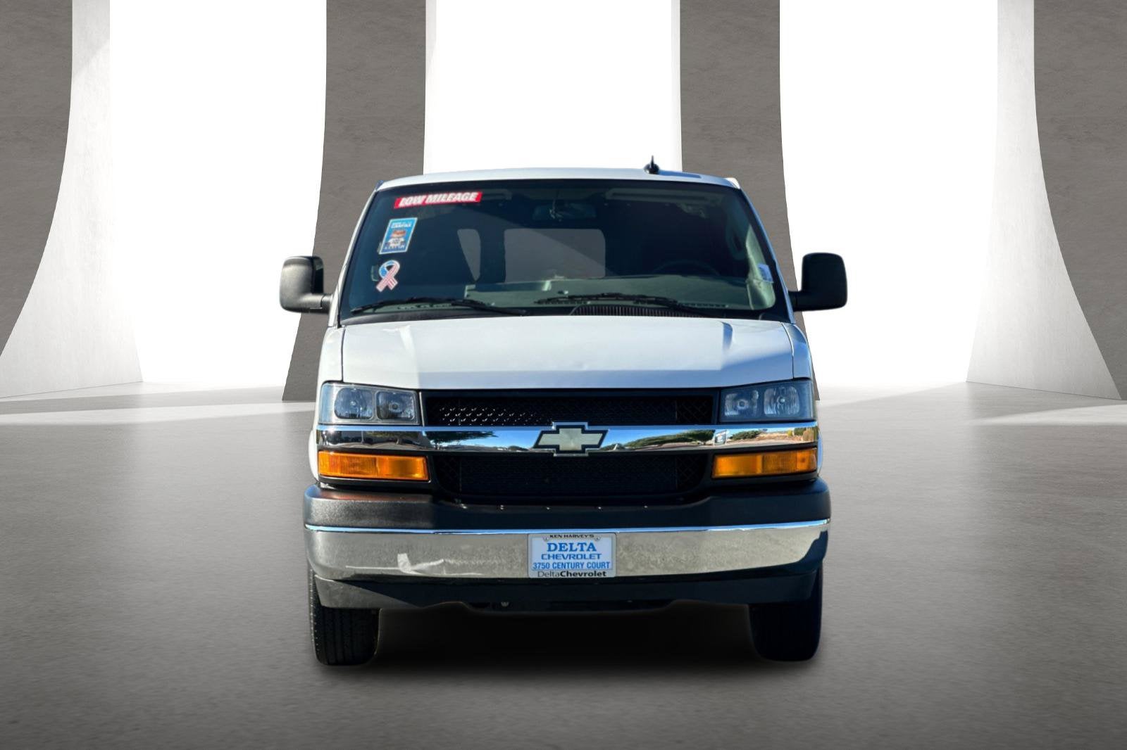 2025 Chevrolet Express Cargo WT