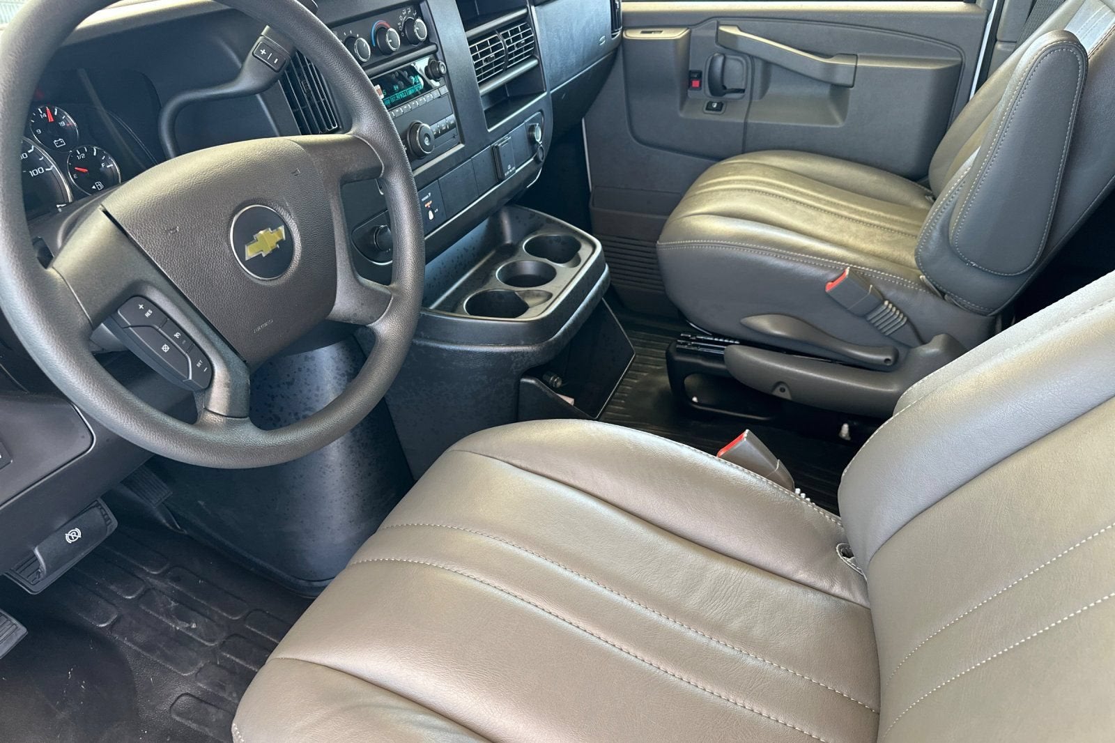 2026 Chevrolet Express Cargo Work Van - Photo 10