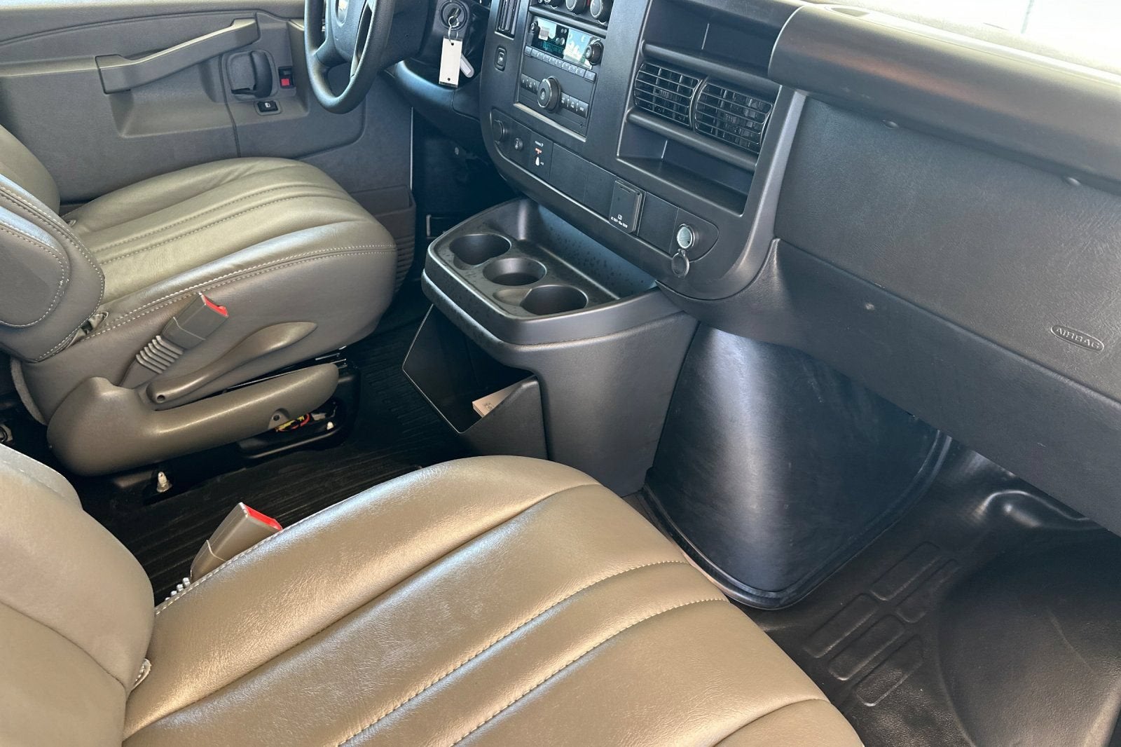 2026 Chevrolet Express Cargo Work Van - Photo 18