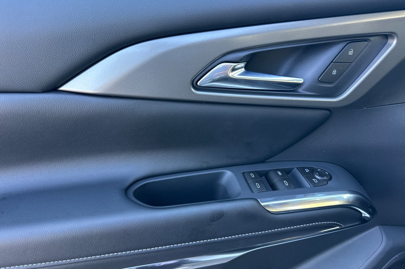 2027 Chevrolet Traverse LT - Photo 11