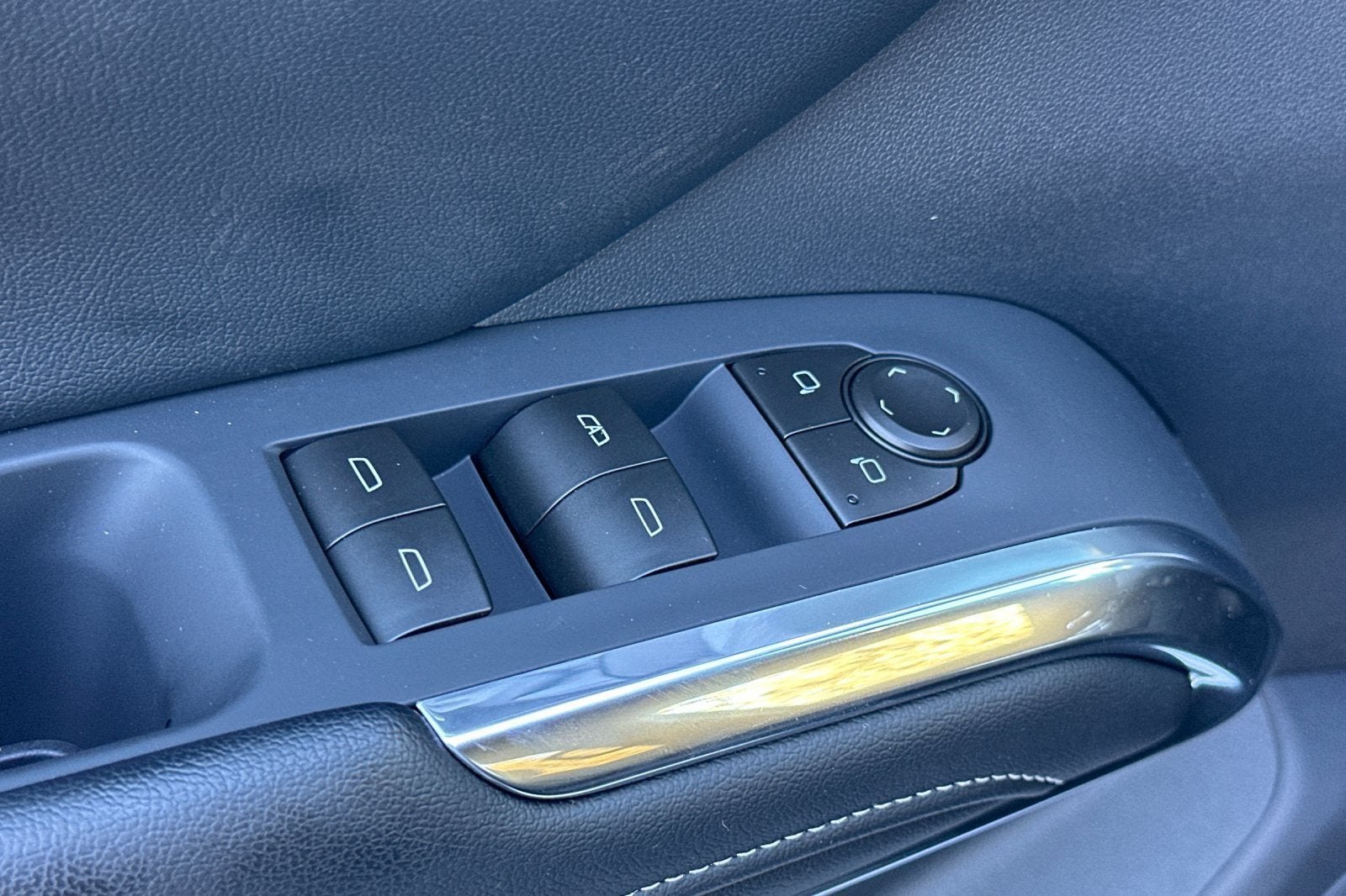 2027 Chevrolet Traverse LT - Photo 12