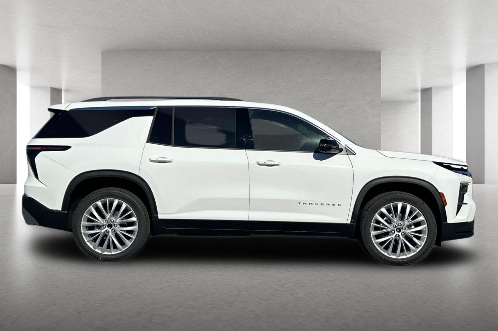 2027 Chevrolet Traverse LT - Photo 3