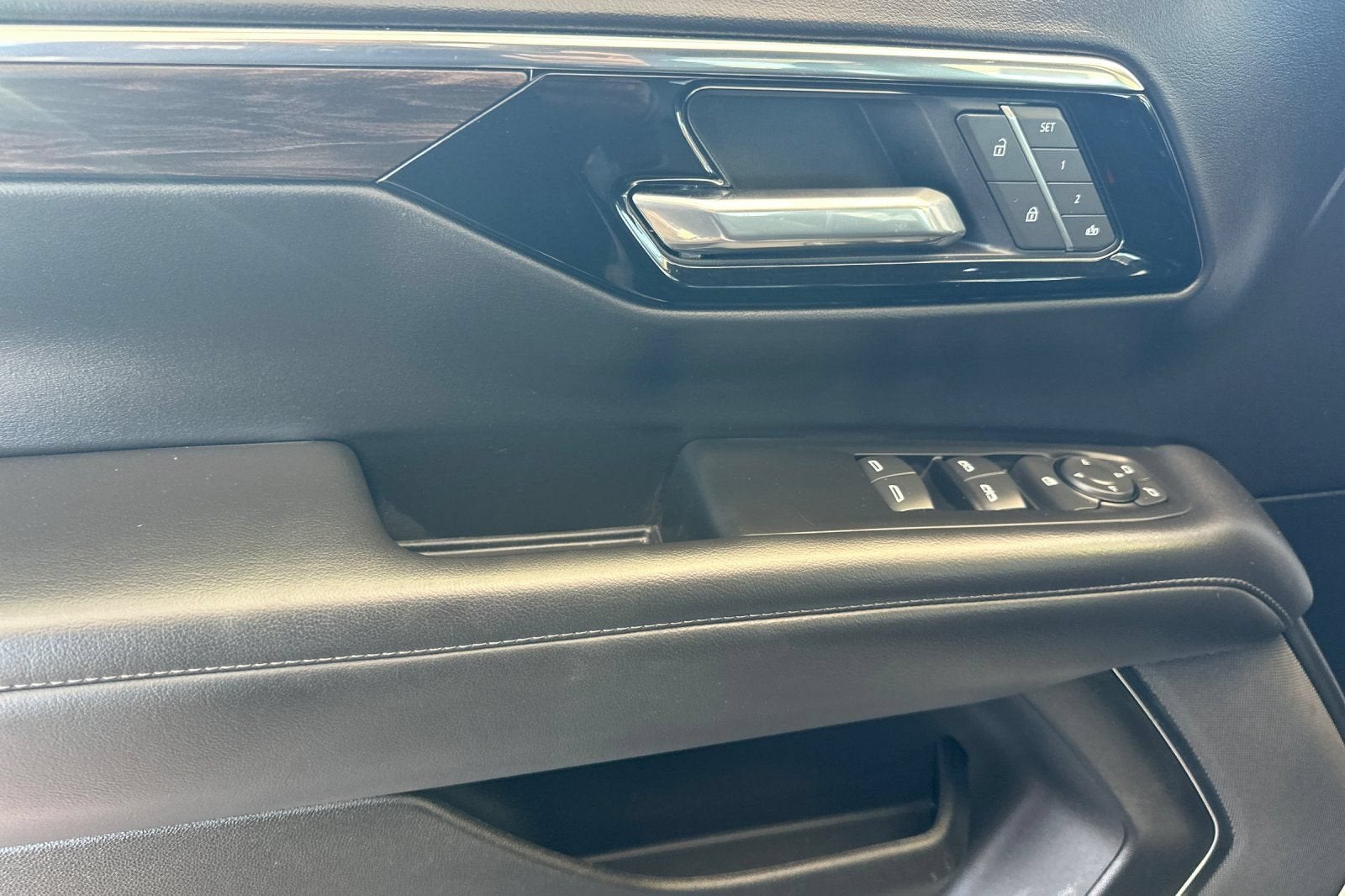 2025 Chevrolet Suburban LT