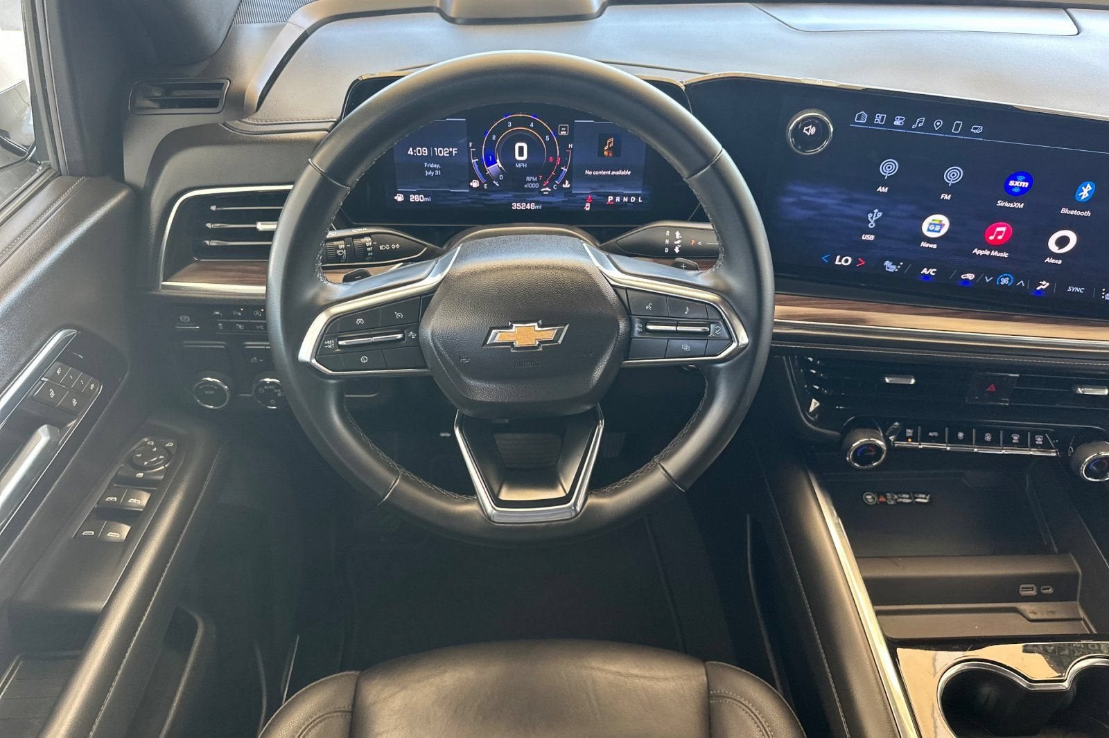 2025 Chevrolet Suburban LT