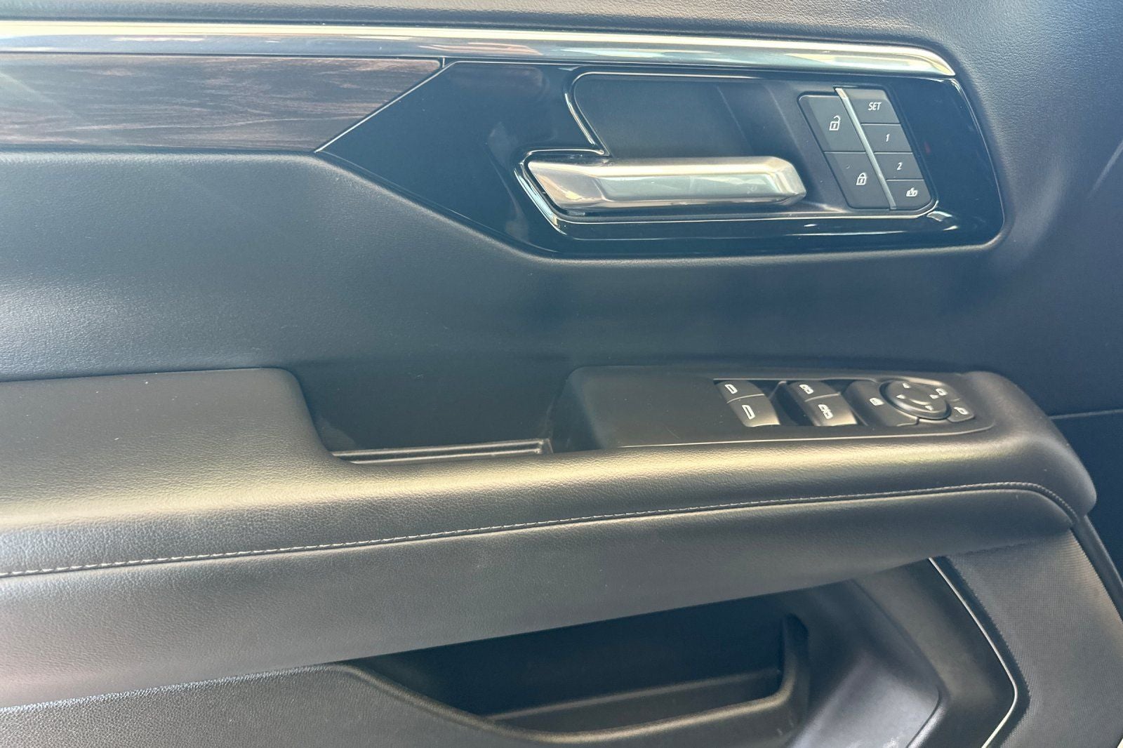 2025 Chevrolet Suburban LT