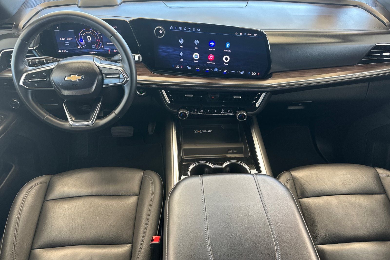 2025 Chevrolet Suburban LT