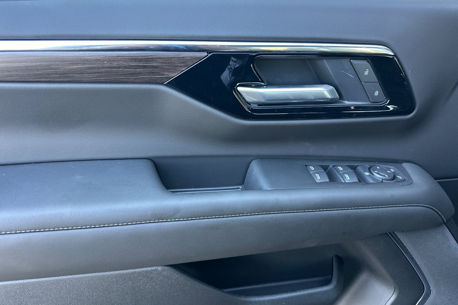 2027 Chevrolet Suburban LS