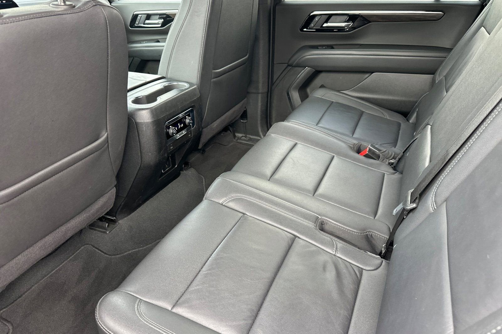 2025 Chevrolet Suburban LT