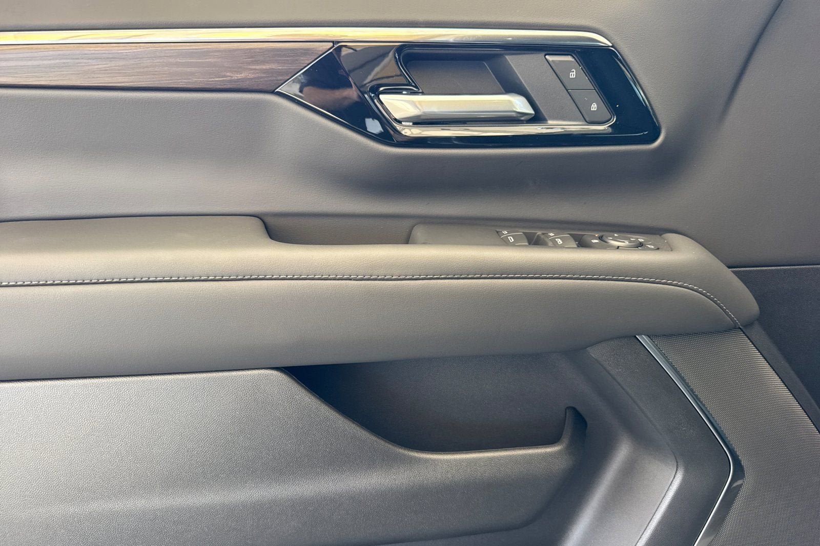 2026 Chevrolet Tahoe LS - Photo 11