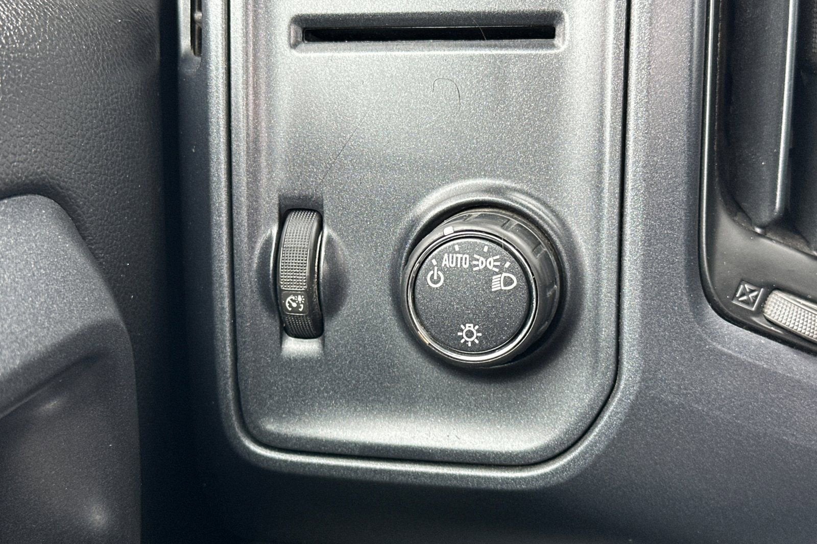 2015 GMC Sierra 1500 2WD Reg Cab 133.0"