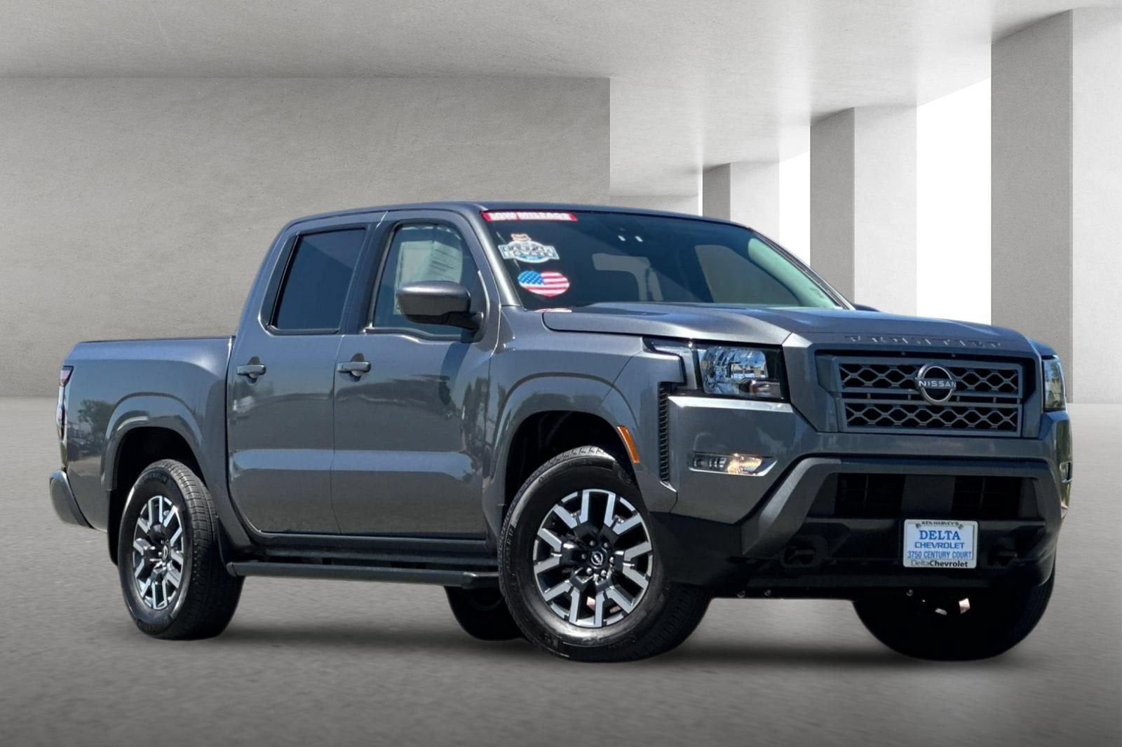 2022 Nissan Frontier SV Crew Cab 4X4 SWB's photo